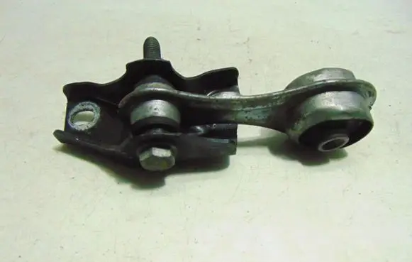 Renault Megane I Engine mount vacuum valve 