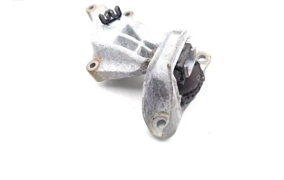 Renault Clio V Engine mount bracket