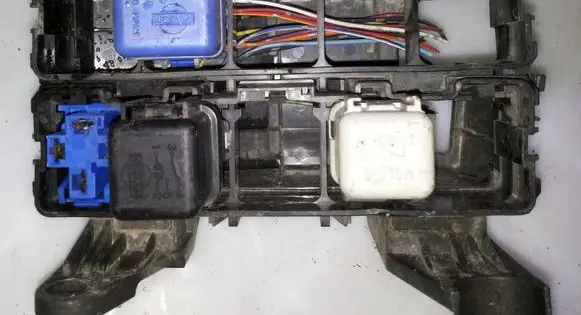 Nissan Almera Fuse box set