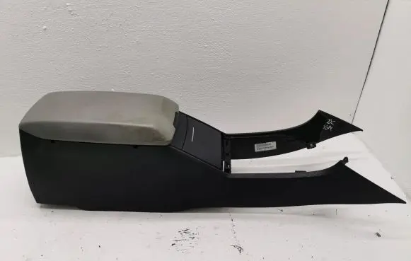 Chrysler 300C Center console
