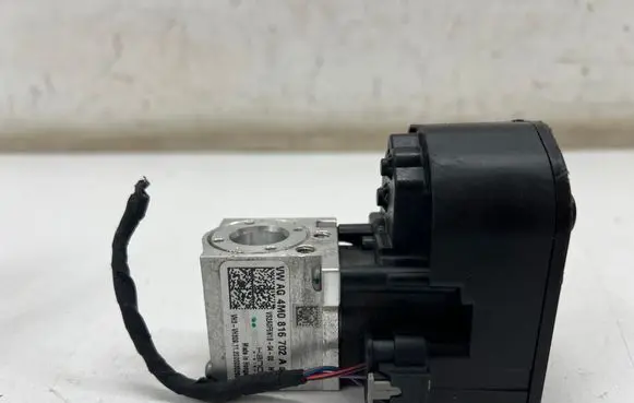 Porsche Taycan 9J1 Air conditioning (A/C) expansion valve 4M0816702A
