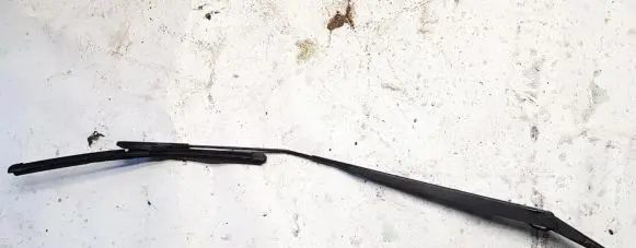 Nissan Qashqai Front wiper blade arm