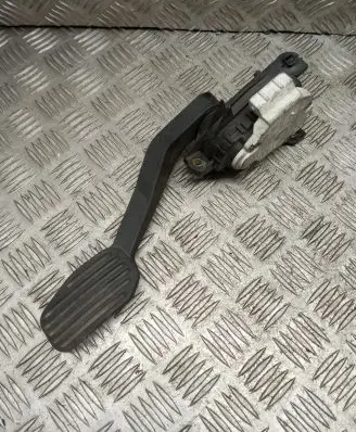 Volvo V70 Accelerator throttle pedal 9472579
