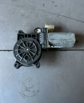 BMW X5 E53 Front door window regulator motor 0130821716