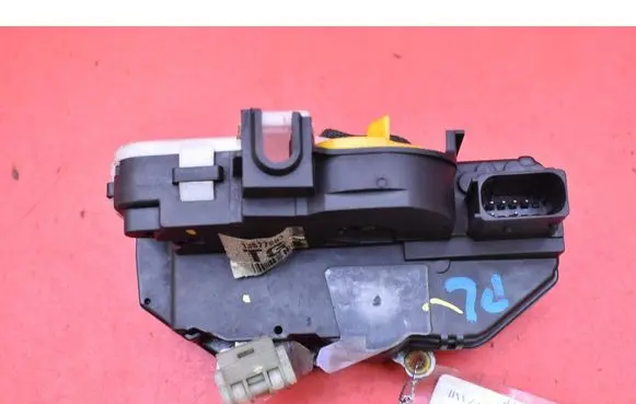 Opel Astra J Front door lock 13577983TG
