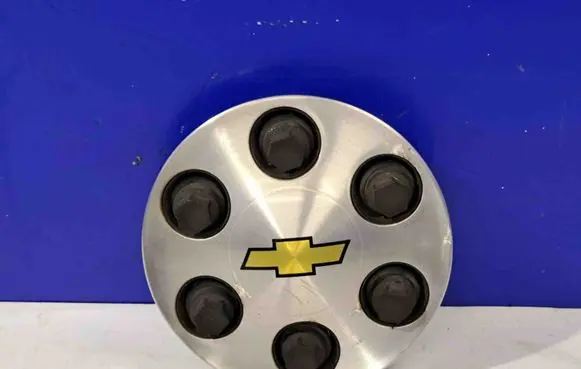 Chevrolet Tahoe R17 wheel hub/cap/trim 9596341