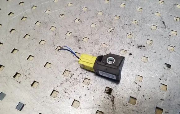 Mitsubishi Pajero Airbag deployment crash/impact sensor 8651A068