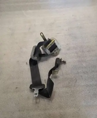 Toyota RAV 4 (XA20) Rear seatbelt 563456