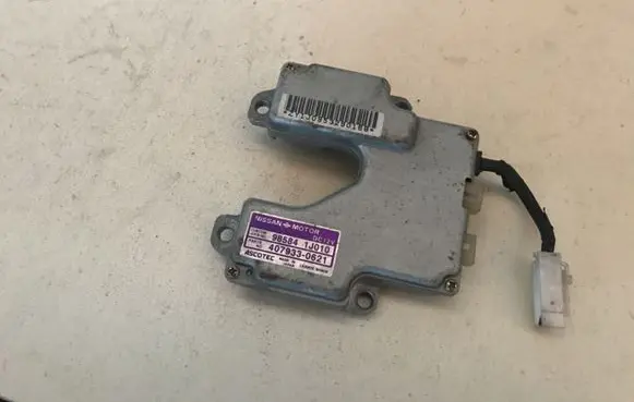 Nissan Primera Airbag control unit/module 985841J010 4079330621