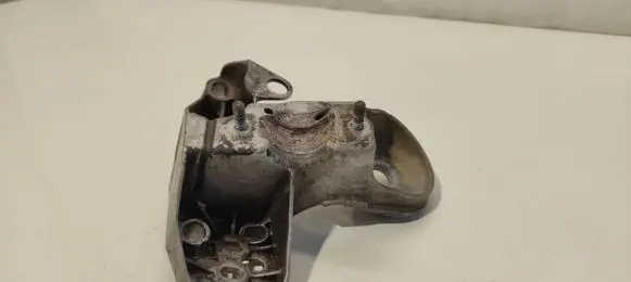 Skoda Superb B5 (3U) Engine mounting bracket 8E0199351