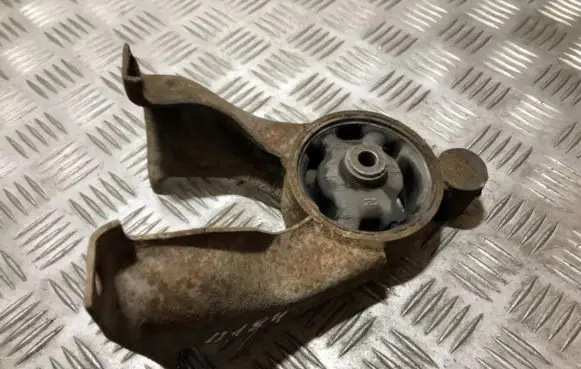 Mitsubishi Lancer Engine mount bracket