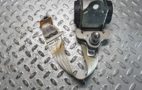 Nissan Leaf I (ZE0) Rear seatbelt 619028000C 075X090LH