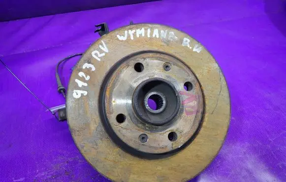 Peugeot 206 CC Front wheel hub spindle knuckle