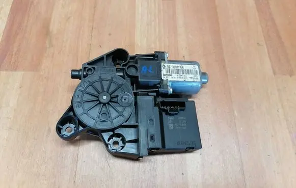 Renault Scenic III - Grand scenic III Rear door window regulator motor 827303178R 916836200 915947200