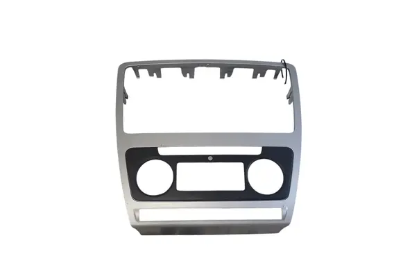Skoda Octavia Mk2 (1Z) Radio/GPS head unit trim 1Z0858069