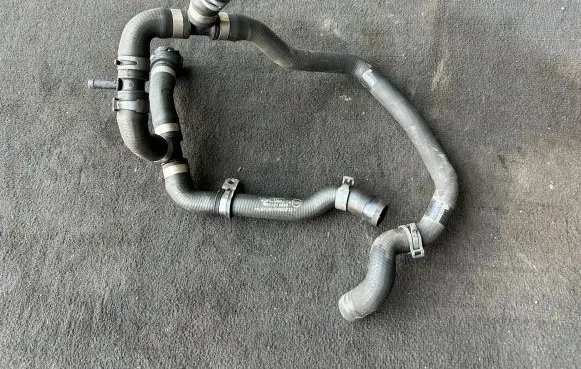 Audi Q5 SQ5 Engine coolant pipe/hose 8R0121086B