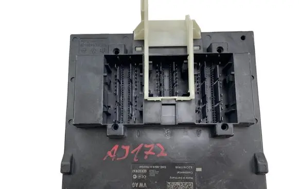 Volkswagen Tiguan Central body control module 5Q0937084CF