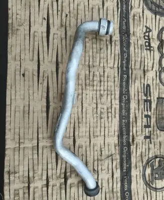 Porsche Cayenne (9Y0 9Y3) Engine coolant pipe/hose 06m121083j