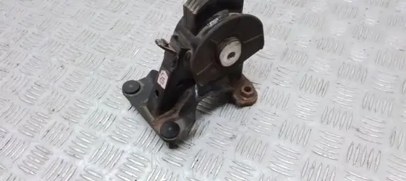 Toyota RAV 4 (XA40) Gearbox mount