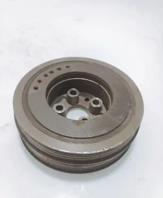 Volkswagen PASSAT B5.5 Crankshaft pulley 038105243F