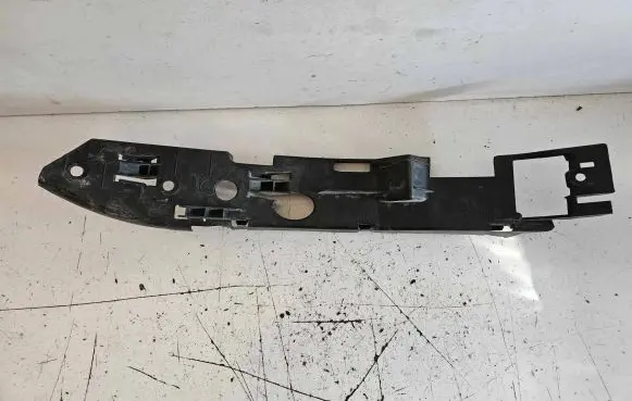 Volkswagen Touareg I Front bumper mounting bracket 7L6807184C