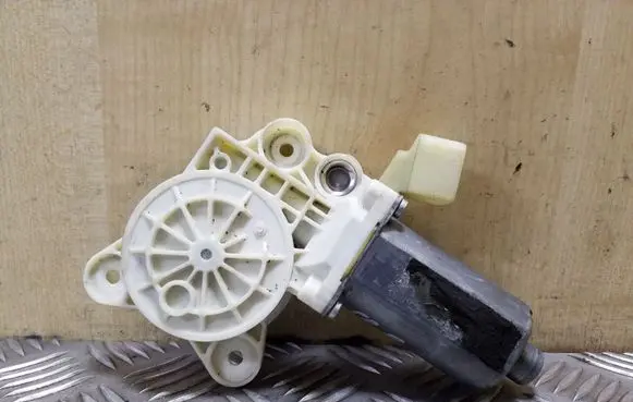 Mercedes-Benz CLS C219 Front door window regulator motor A2198200642 980045100 0130821432