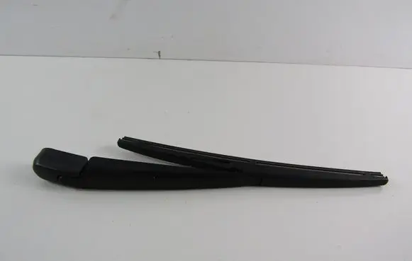 Toyota Avensis T270 Front wiper blade arm 