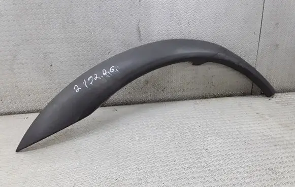 Rear fender molding trim