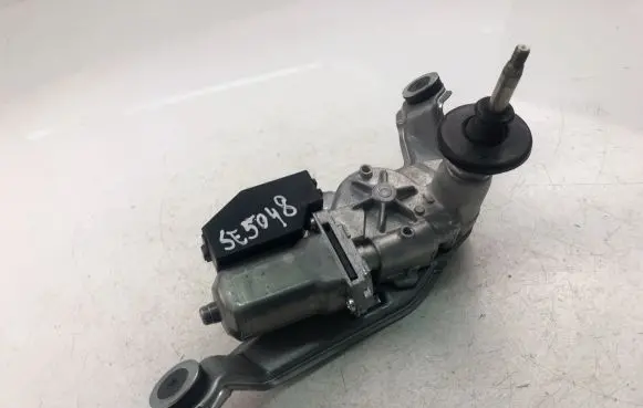 Toyota RAV 4 (XA40) Wiper motor 8513042100