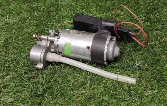 BMW 7 E38 Steering column adjust motor 6903945 67646903945
