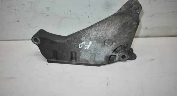 Engine mounting bracket