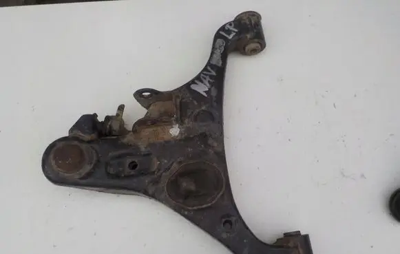 Nissan Navara D23 Front lower control arm/wishbone 65566556