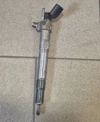 Hyundai i30 Fuel injector 338002U000