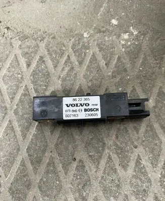 Volvo V70 Airbag deployment crash/impact sensor 8622365 230605 007163