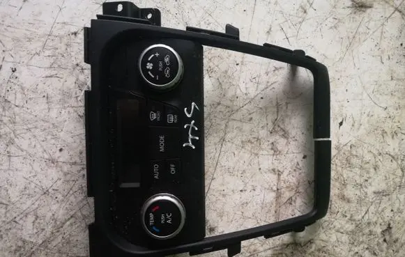 Suzuki SX4 Climate control unit 3951055L00