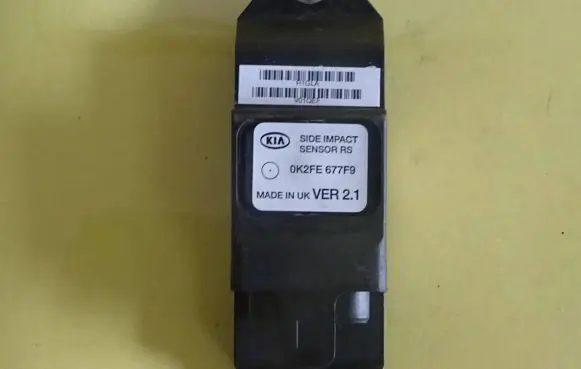 KIA Carens I Airbag deployment crash/impact sensor 0K2FE677F9