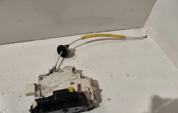Audi A4 S4 B7 8E 8H Rear door lock 8E0839015AA