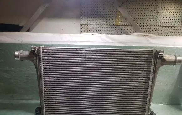 Volkswagen Touareg III Intercooler radiator