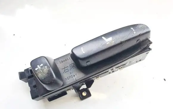 Toyota Avensis T250 Seat control switch 18a188