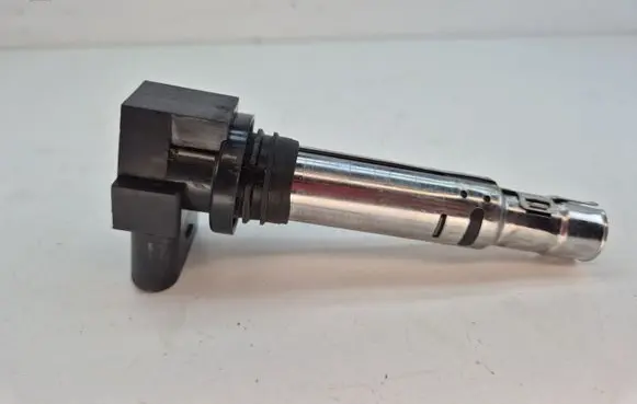 Volkswagen Touran I High voltage ignition coil R0401S00403