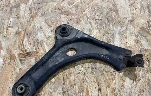 Citroen C3 Front lower control arm/wishbone