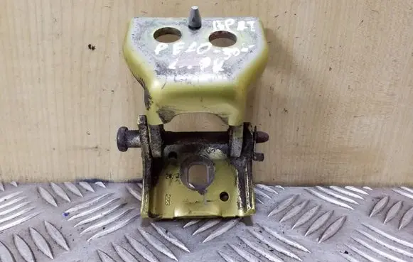 Peugeot 307 Front door lower hinge 