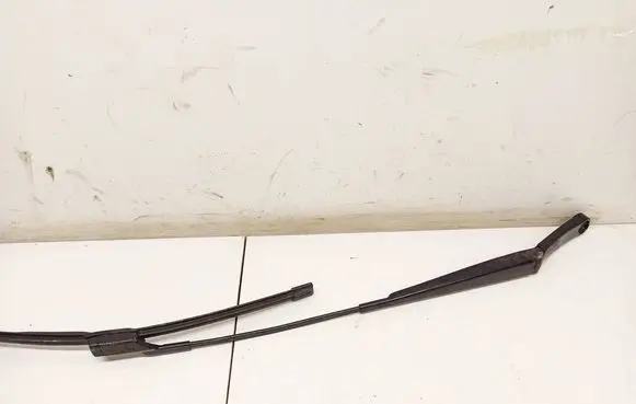 Volkswagen PASSAT B6 Front wiper blade arm 3C1955410B