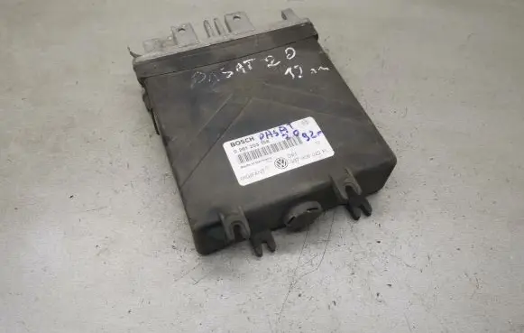 Volkswagen PASSAT B3 Engine control unit/module 0261203158 037906022FL