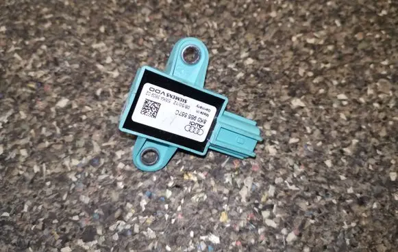 Audi A4 S4 B8 8K Airbag deployment crash/impact sensor 8K0955557C