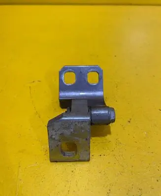 Alfa Romeo Giulietta Rear door lower hinge