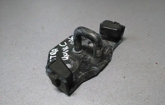 Opel Vectra C Loading door lock loop/hook striker 13173296