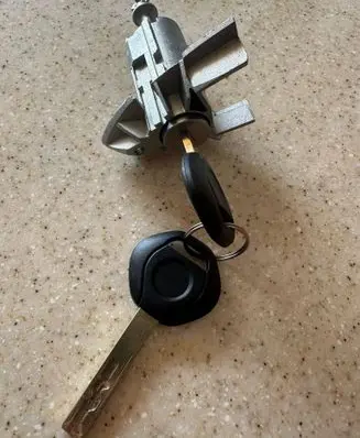 BMW X5 E53 Front door lock (next to the handle) 51217035421