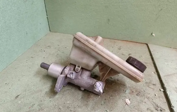 Renault Trafic II (X83) Master brake cylinder 32067008