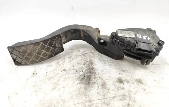 Volkswagen PASSAT B5.5 Accelerator throttle pedal 8D1721523J 6PV00837603